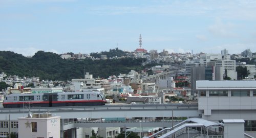 那覇市内「S-Style新都心Ⅱ」から見た首里の丘の眺め