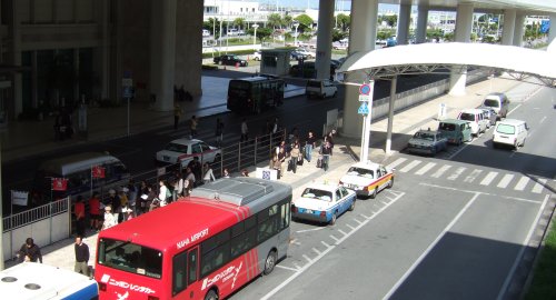 「那覇空港」到着フロア前の風景