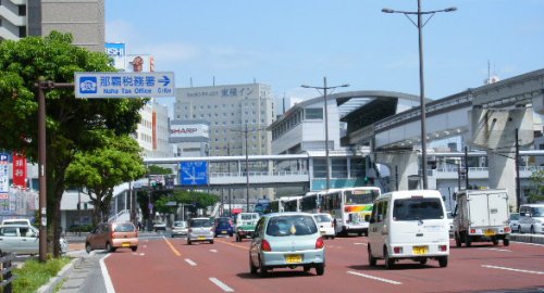 那覇市「旭橋」付近の風景